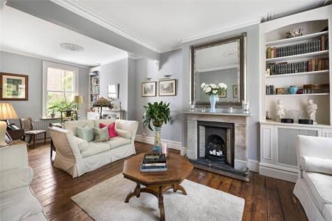 4 bedroom end of terrace house for sale
