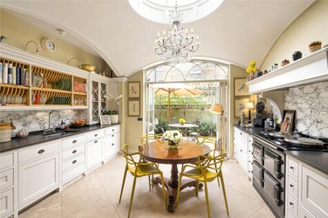 4 bedroom terraced house for sale
