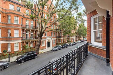 3 bedroom flat for sale