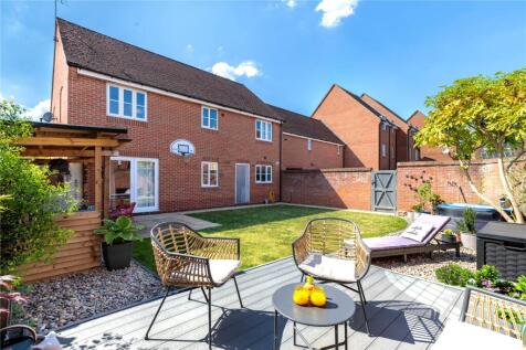 4 bedroom detached house for sale