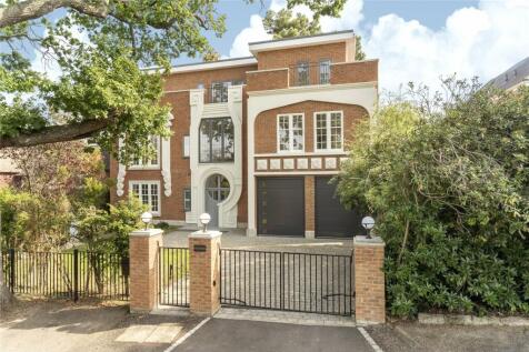 6 bedroom detached house for sale