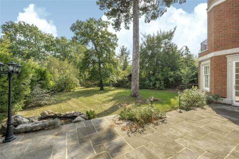 6 bedroom detached house for sale