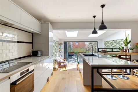 4 bedroom terraced house for sale