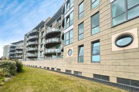 3 bedroom flat for sale