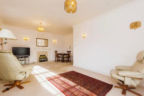 3 bedroom flat for sale