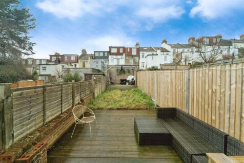 2 bedroom maisonette for sale