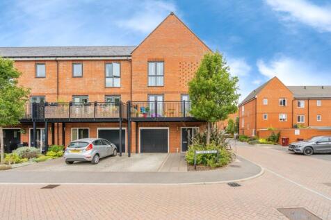 4 bedroom terraced house for sale