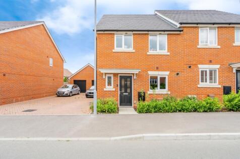3 bedroom semi-detached house for sale