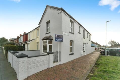 3 bedroom end of terrace house for sale
