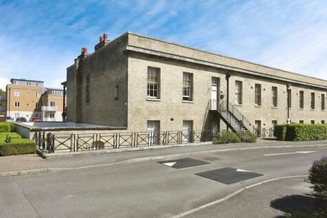 3 bedroom flat for sale