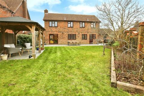 5 bedroom detached house for sale