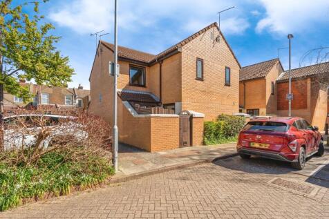 1 bedroom end of terrace house for sale