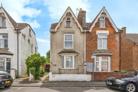 2 bedroom maisonette for sale