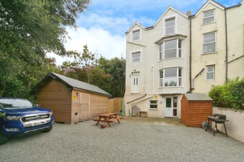 5 bedroom semi-detached house for sale