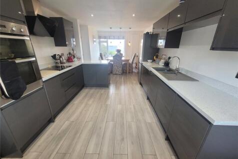 4 bedroom semi-detached house for sale