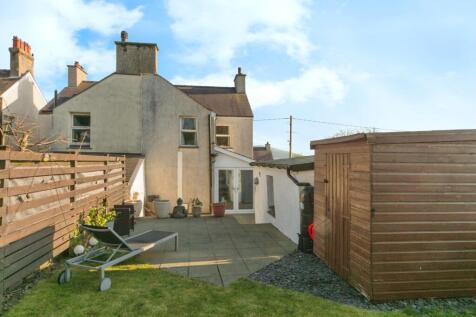 2 bedroom semi-detached house for sale