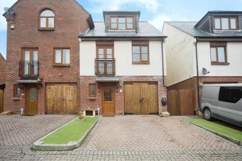 4 bedroom semi-detached house for sale