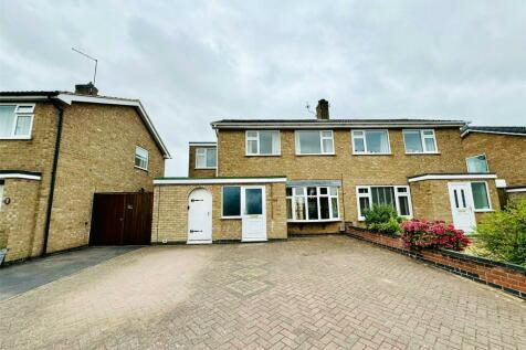 4 bedroom semi-detached house for sale