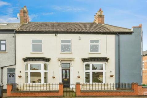 4 bedroom end of terrace house for sale