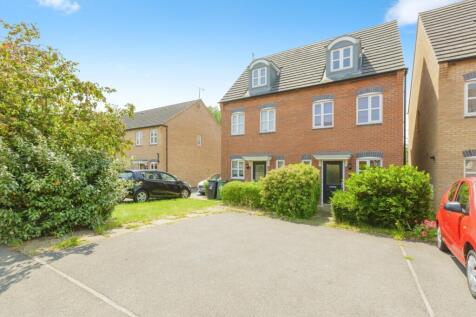 3 bedroom semi-detached house for sale