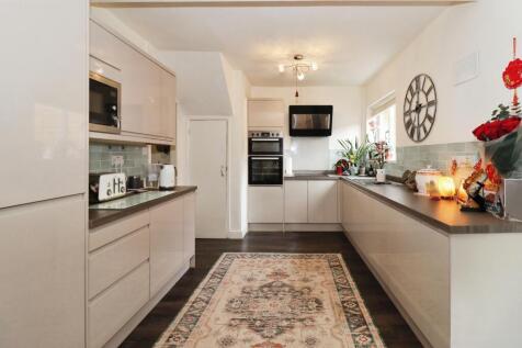 4 bedroom terraced house for sale