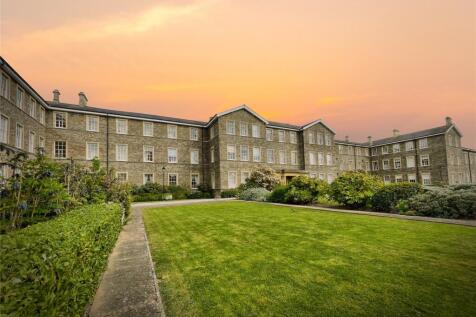 3 bedroom flat for sale