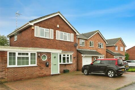 3 bedroom link detached house for sale