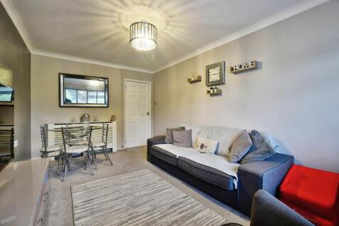 3 bedroom flat for sale