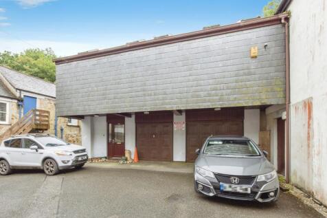3 bedroom link detached house for sale