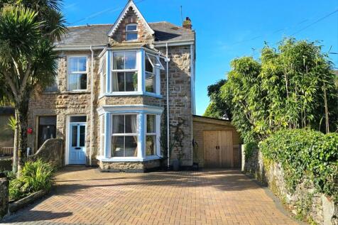 5 bedroom semi-detached house for sale