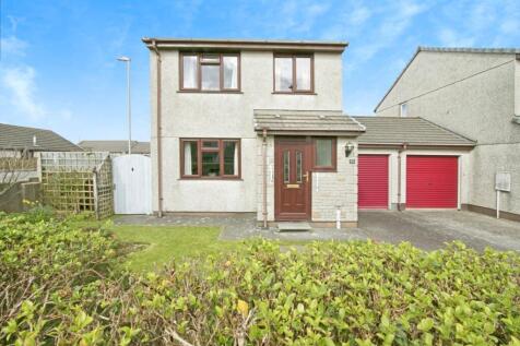 3 bedroom link detached house for sale