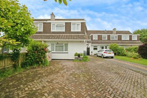 4 bedroom semi-detached house for sale