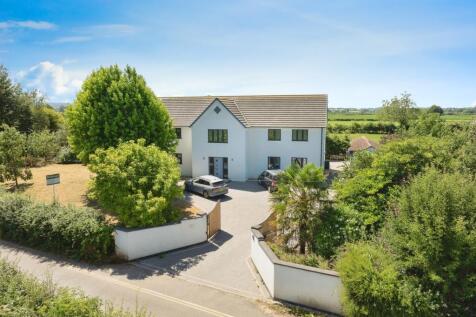 6 bedroom detached house for sale