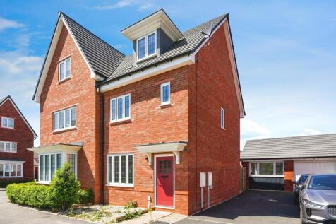 3 bedroom town house for sale