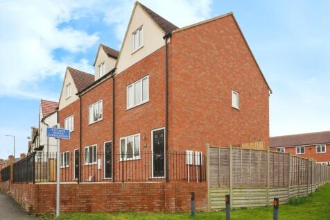 3 bedroom end of terrace house for sale