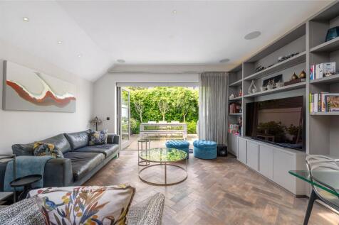 3 bedroom flat for sale