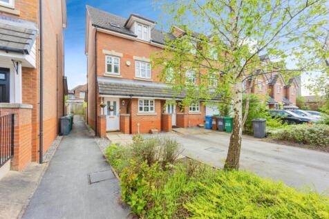 3 bedroom town house for sale