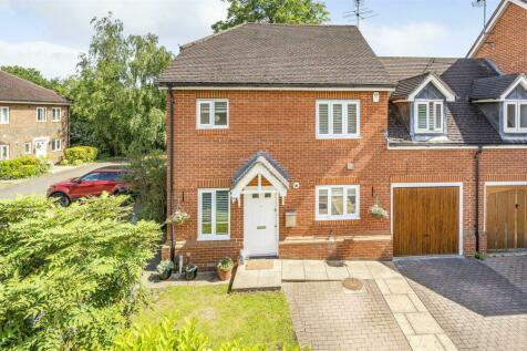 3 bedroom link detached house for sale