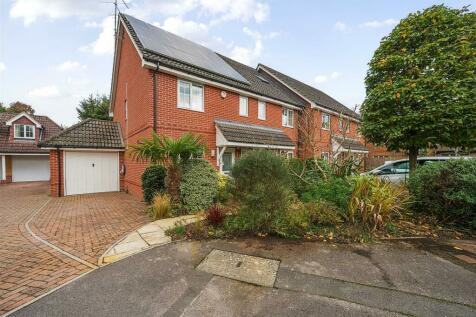 3 bedroom end of terrace house for sale