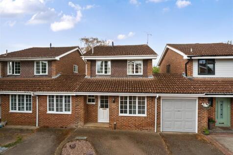 3 bedroom link detached house for sale