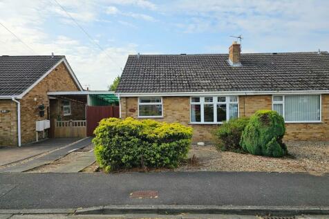 2 bedroom semi-detached bungalow for sale