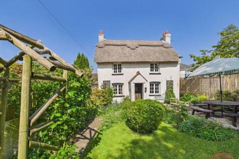 CHRISTCHURCH TOWN CENTRE 3 bed detached house for sale