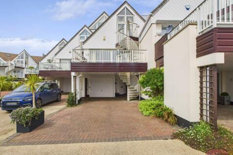 3 bedroom town house for sale