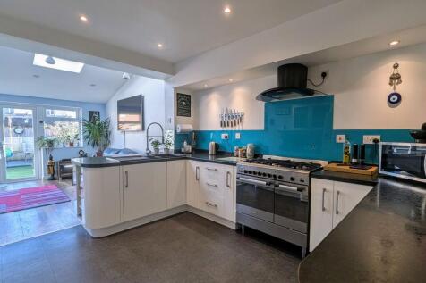 4 bedroom terraced house for sale