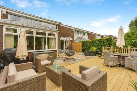 4 bedroom link detached house for sale