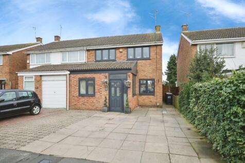 3 bedroom semi-detached house for sale