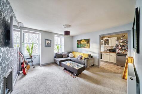 3 bedroom flat for sale