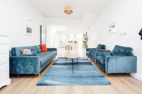 5 bedroom terraced house for sale