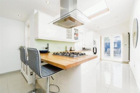 5 bedroom terraced house for sale