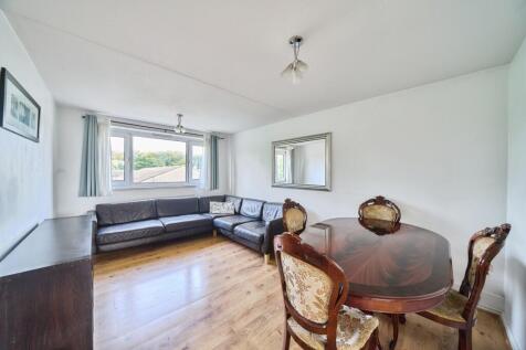 3 bedroom flat for sale